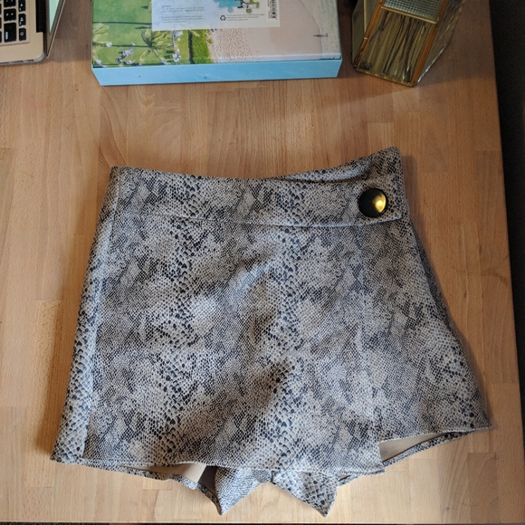 Zara Snakeskin Print Skort - Picture 2 of 4